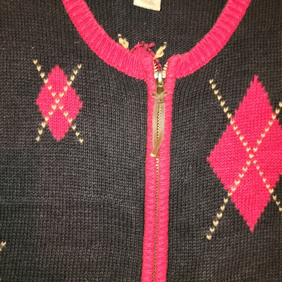 Mountain Lake Black and Red Argyle Vest - Picture 5 of 9